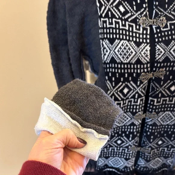 Gimmicks by BKE Black and White Patterned Cardigan with Black Lace Accents - Picture 4 of 14